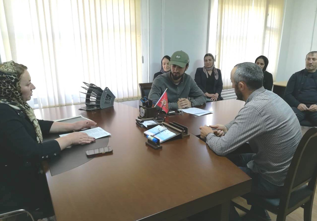 В Комплексном центре соцобслуживания  Дахадаевского района прошла встреча с представителем благотворительного Фонда «Инсан»